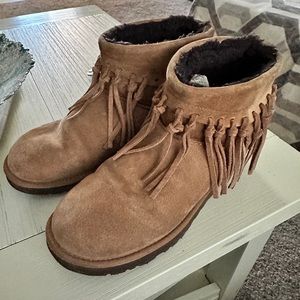 UGG Wynona chestnut leather fringe short boots Size 9